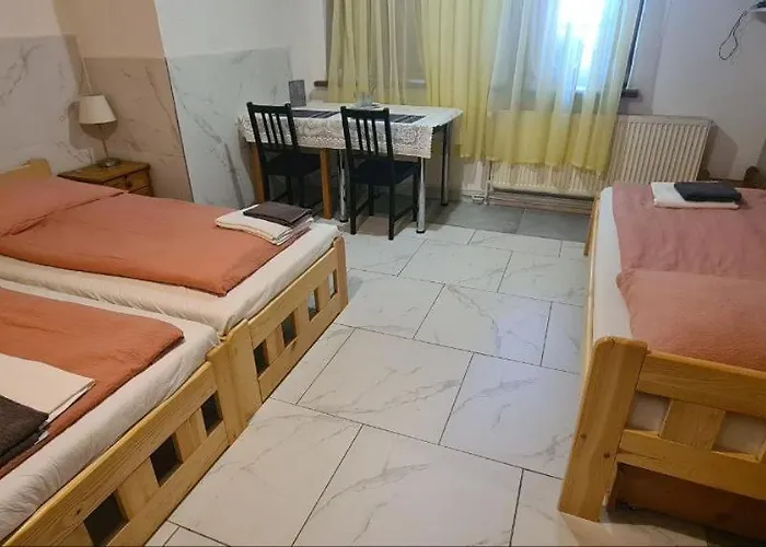 Vysehrad Nonstop בית הארחה 3*